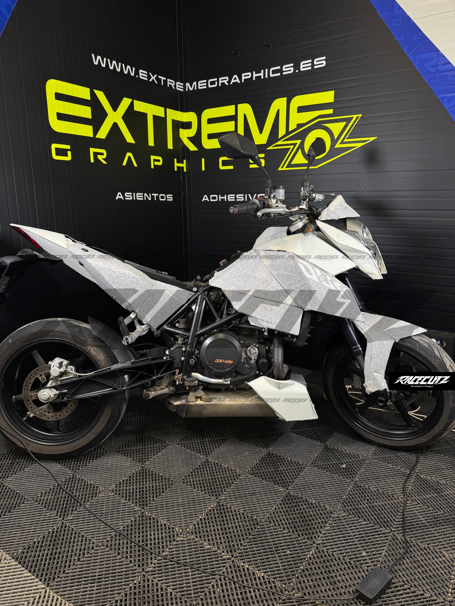KTM 690 DUKE 2008-2011 TEMPLATE