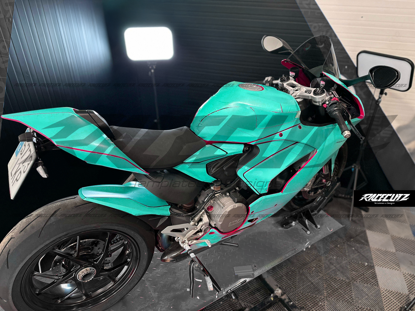 DUCATI PANIGALE V2 2020-2024 TEMPLATE