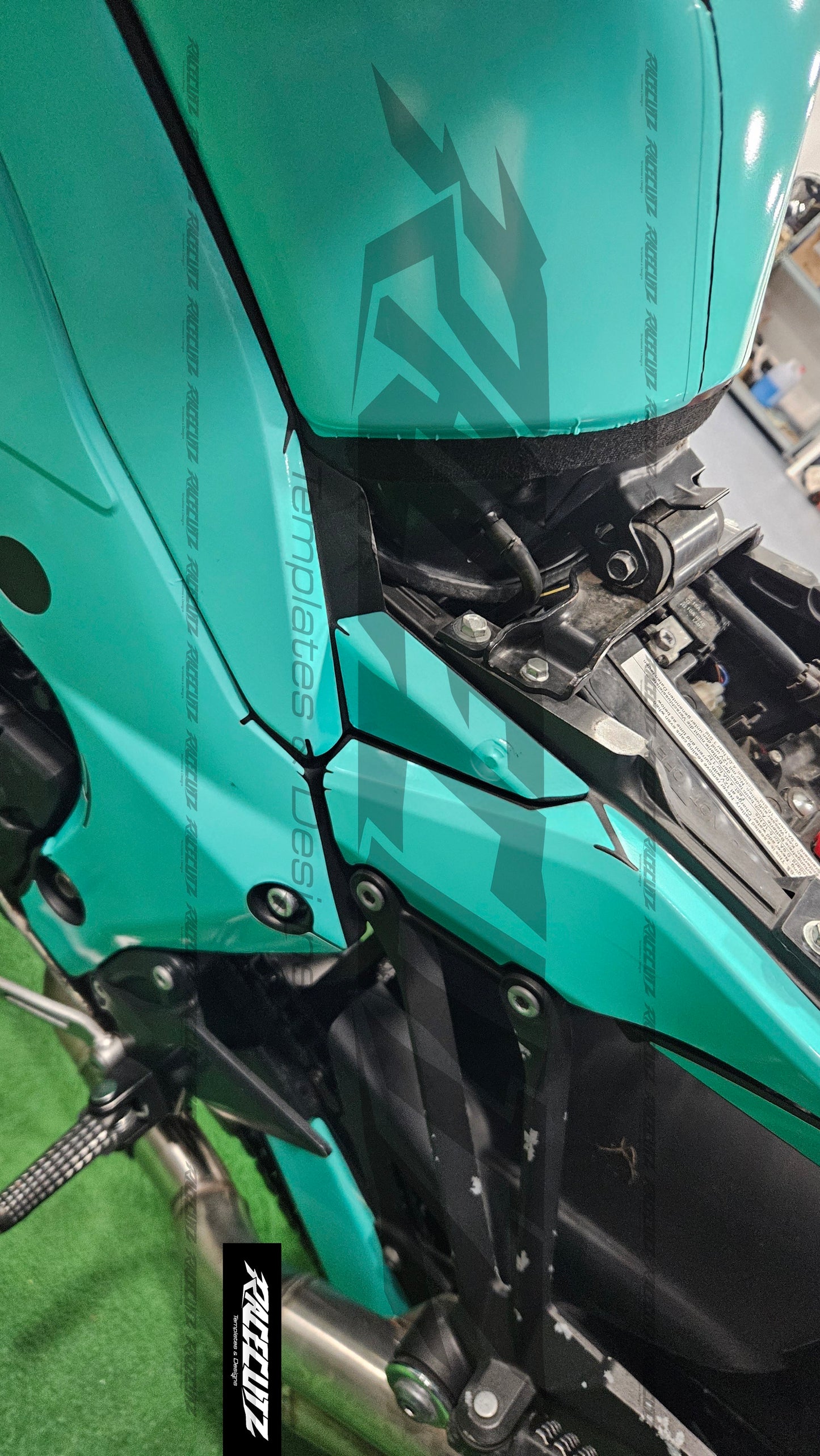 KAWASAKI Z1000 2010-2013 TEMPLATE