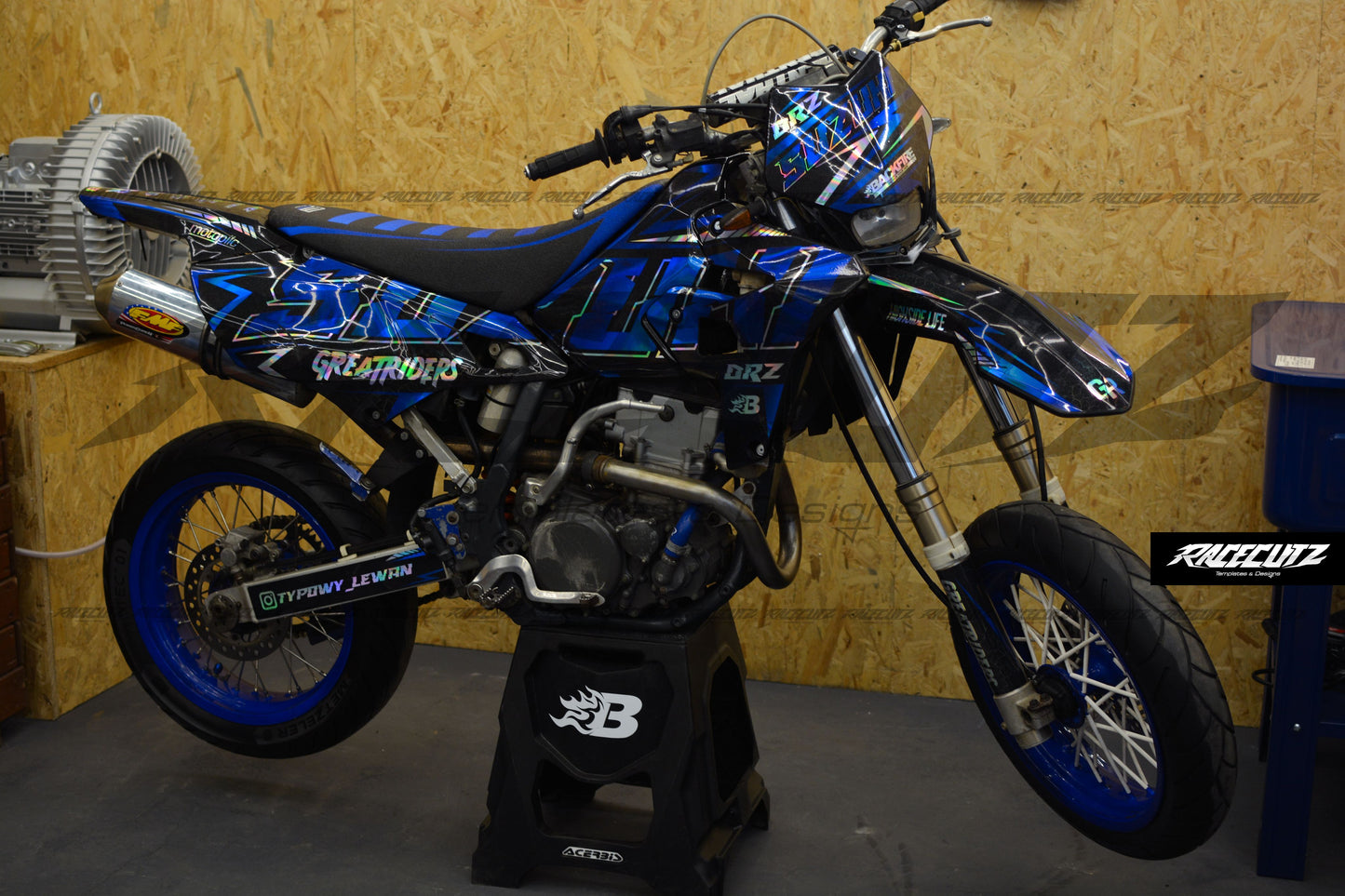 SUZUKI DRZ 400 2000-2024 POLISPORT RESTYLE TEMPLATE