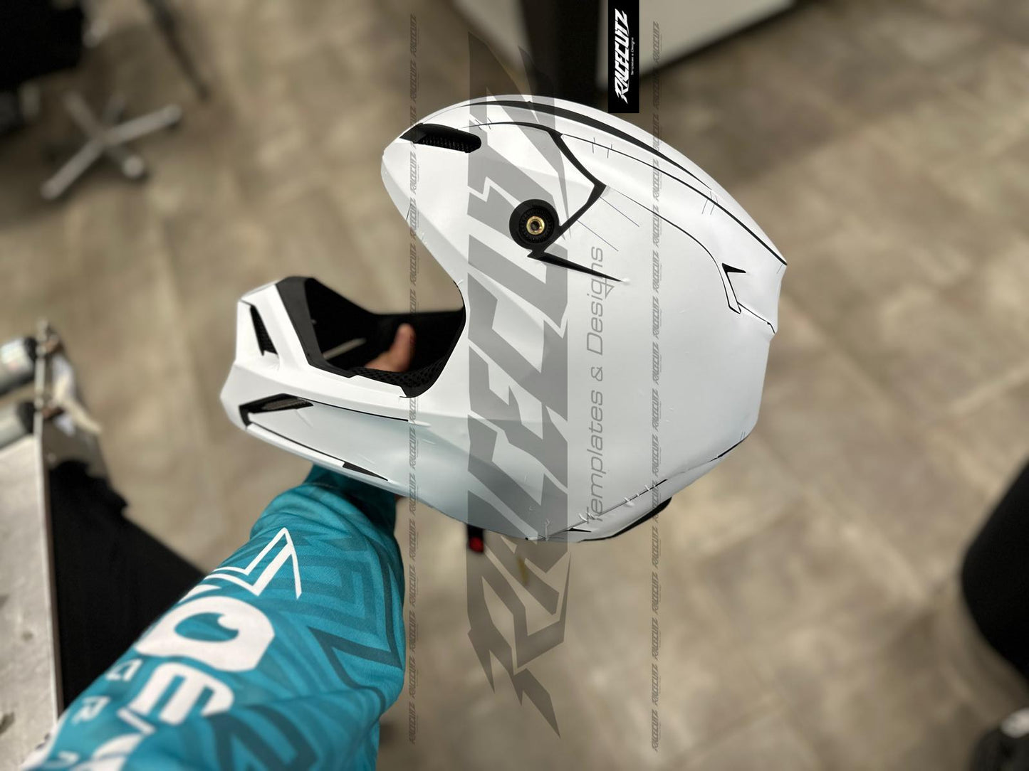 FOX V1 2024+ SIZE LARGE TEMPLATE