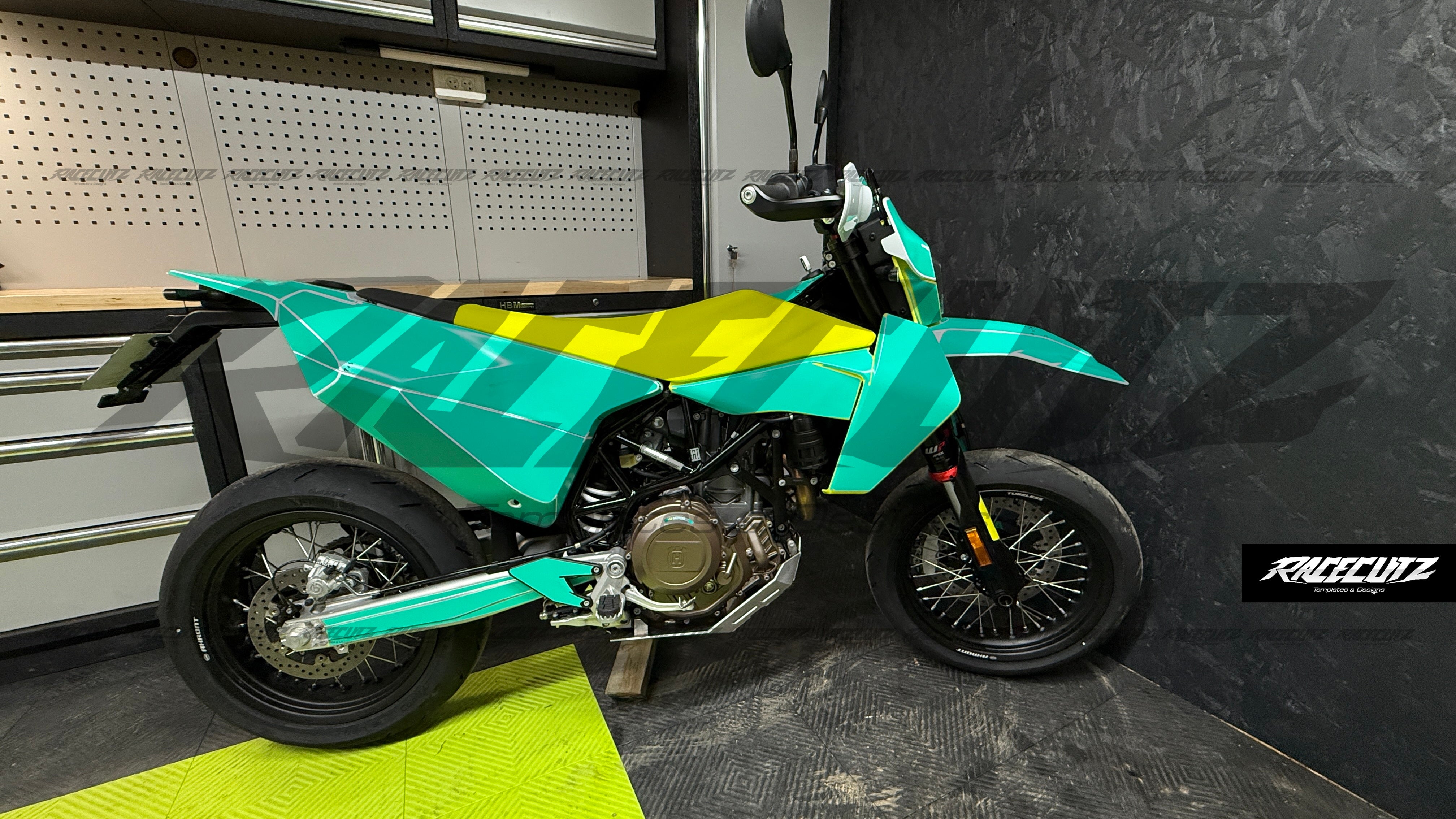 HUSQVARNA 701 SUPERMOTO & ENDURO 2025 TEMPLATE – RaceCutz